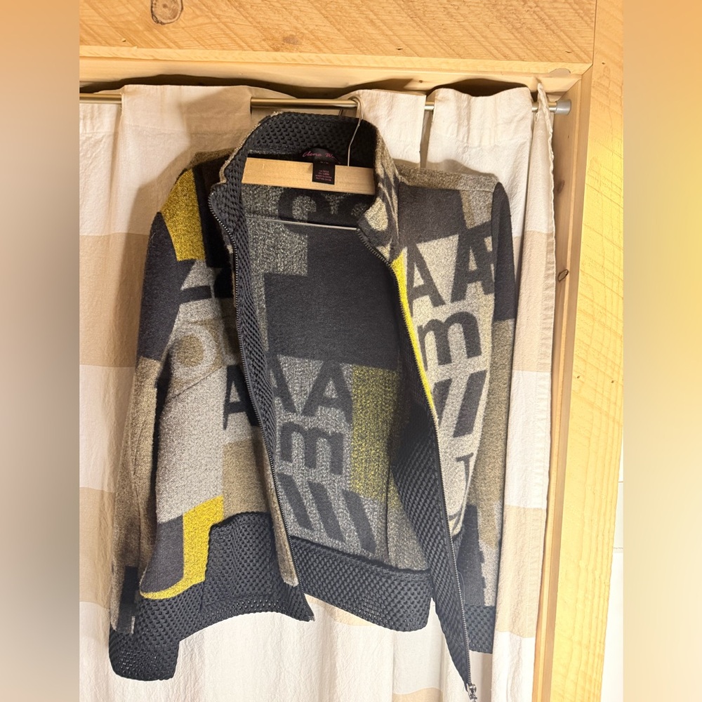 Graphic Patterned Zip-Up Jacket - image 7